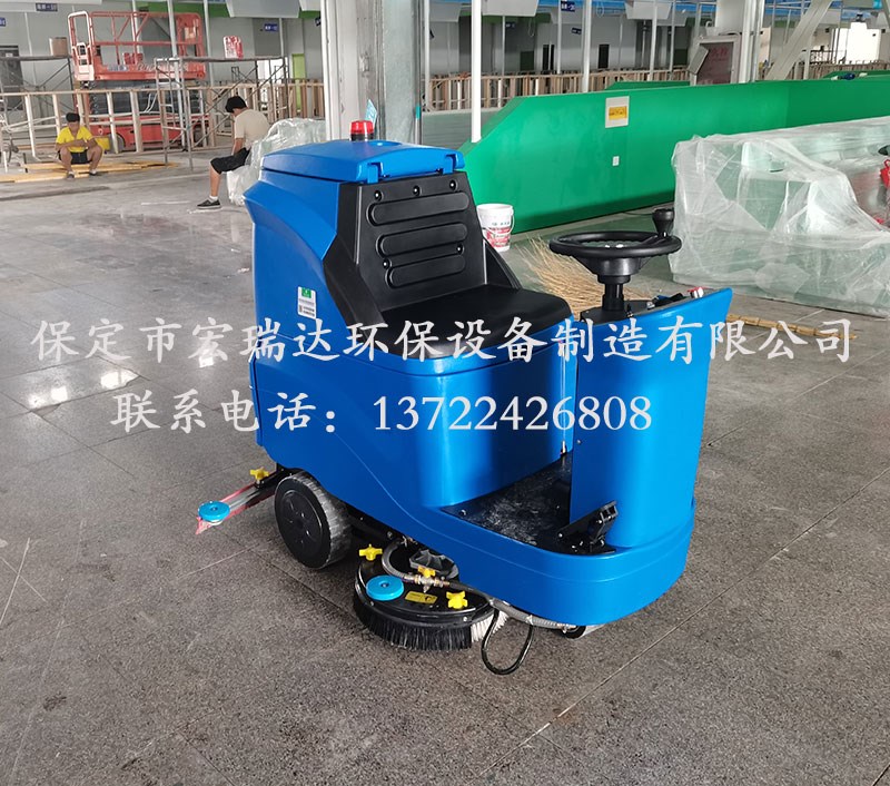 雙刷駕駛式洗地機(jī)HRD-X4 雙刷駕駛式洗地機(jī)HRD-X4